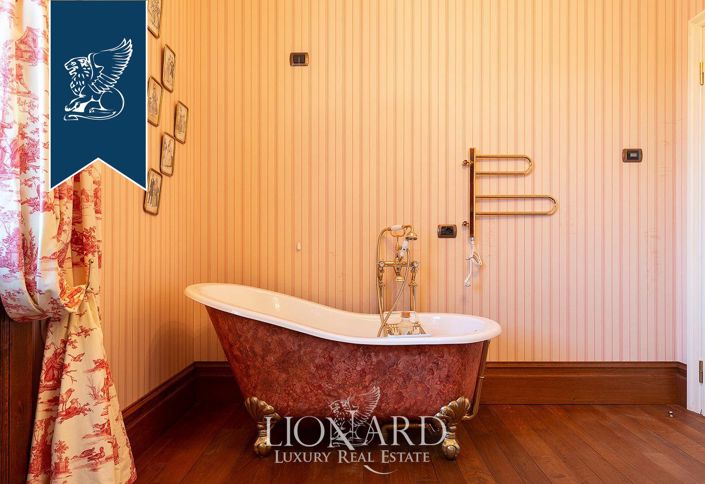 Image No.62-8 Bed Villa for sale