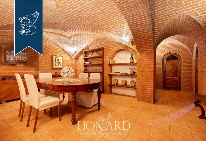 Image No.63-8 Bed Villa for sale