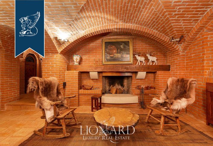 Image No.64-8 Bed Villa for sale