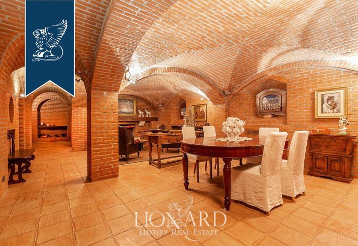 Image No.66-8 Bed Villa for sale