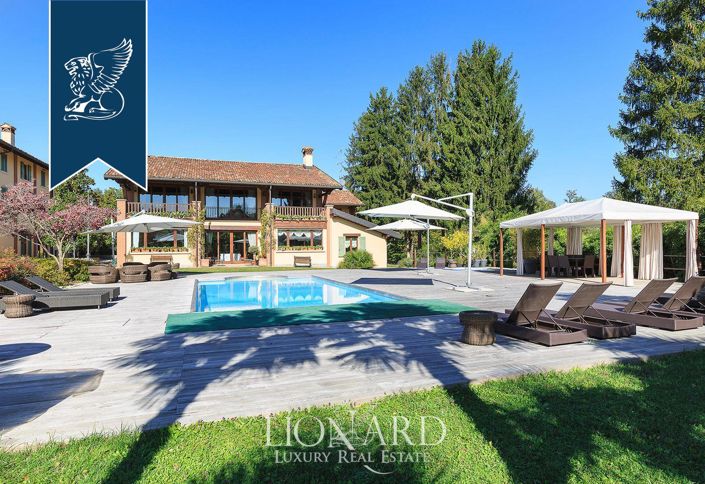 Image No.8-8 Bed Villa for sale