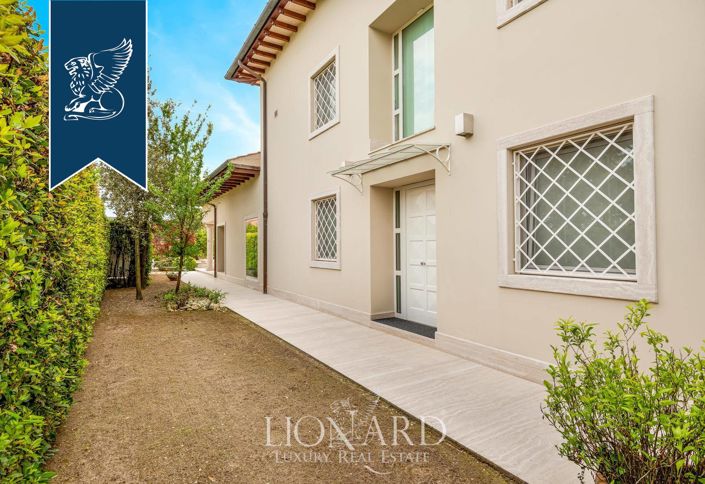 Image No.10-5 Bed Villa for sale