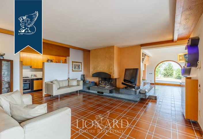 Image No.10-4 Bed Villa for sale