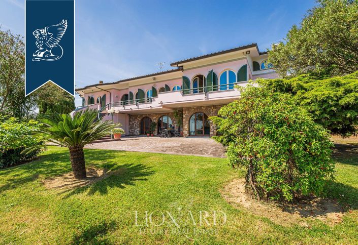 Image No.4-4 Bed Villa for sale