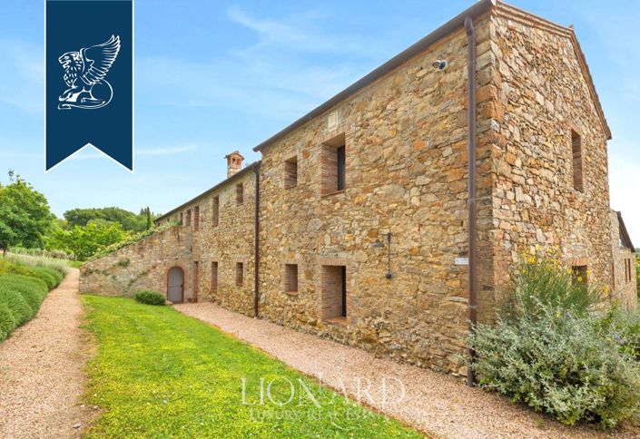 Image No.16-13 Bed Farmhouse for sale