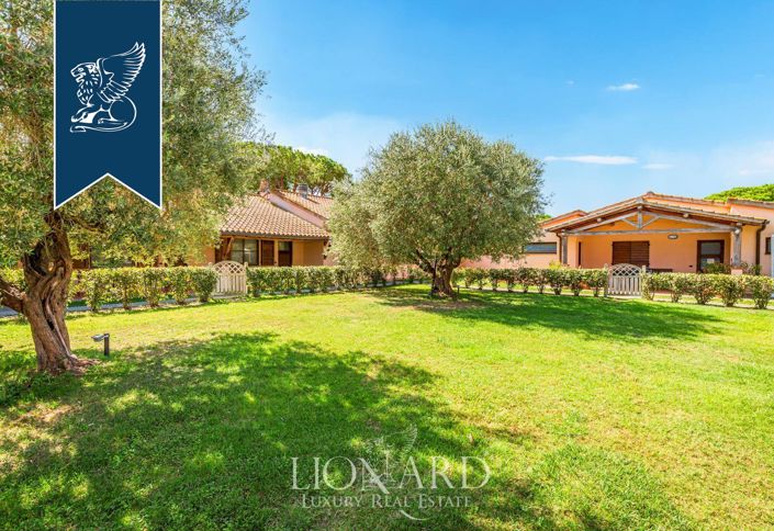 Image No.14-10 Bed Farmhouse for sale