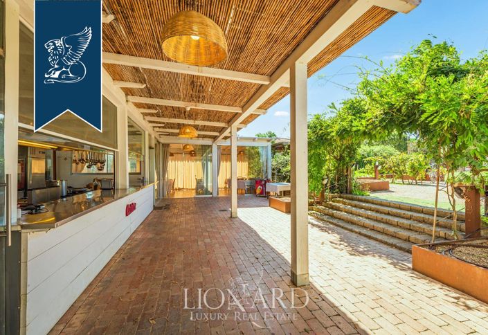 Image No.17-10 Bed Farmhouse for sale