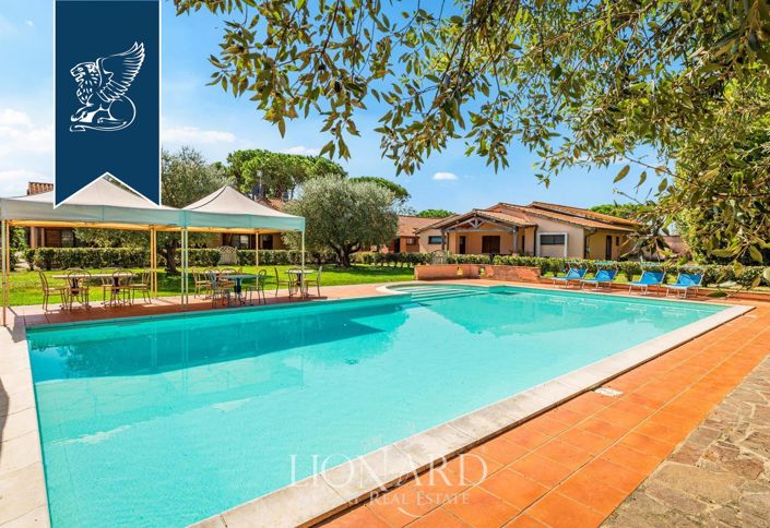 Image No.2-10 Bed Farmhouse for sale