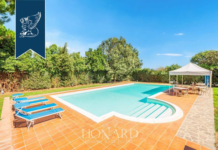 Image No.3-10 Bed Farmhouse for sale