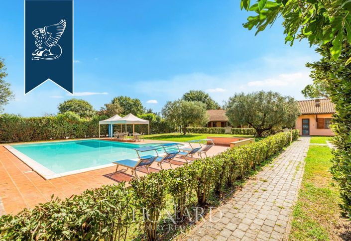 Image No.5-10 Bed Farmhouse for sale