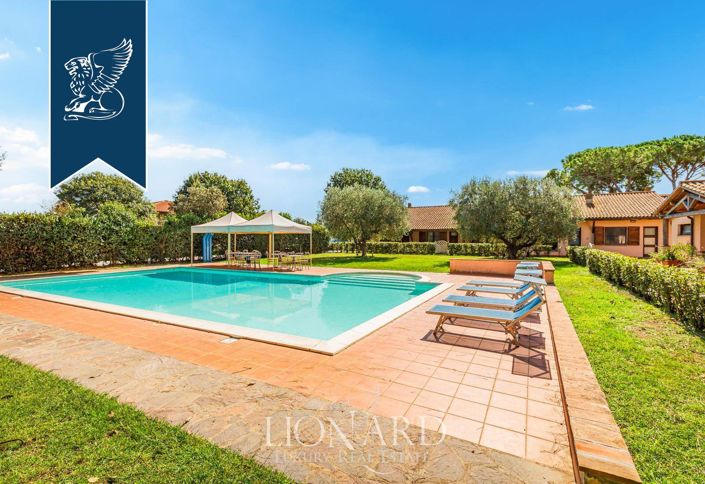 Image No.6-10 Bed Farmhouse for sale