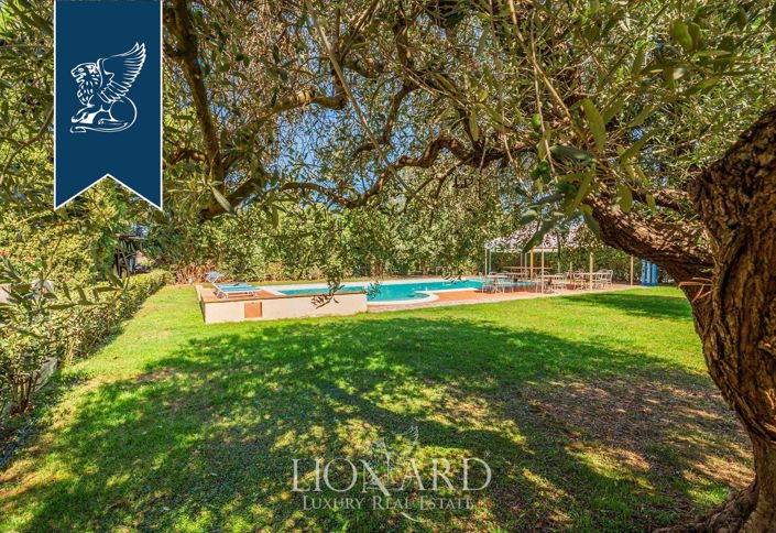 Image No.7-10 Bed Farmhouse for sale