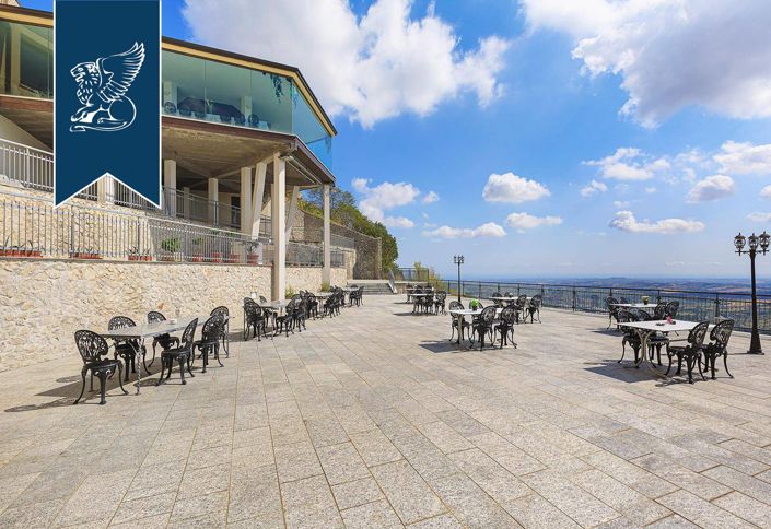 Image No.10-20 Bed Property for sale