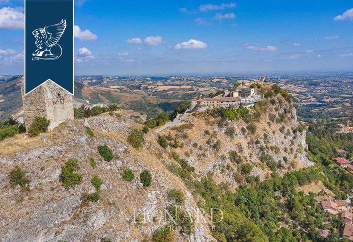 Image No.3-20 Bed Property for sale