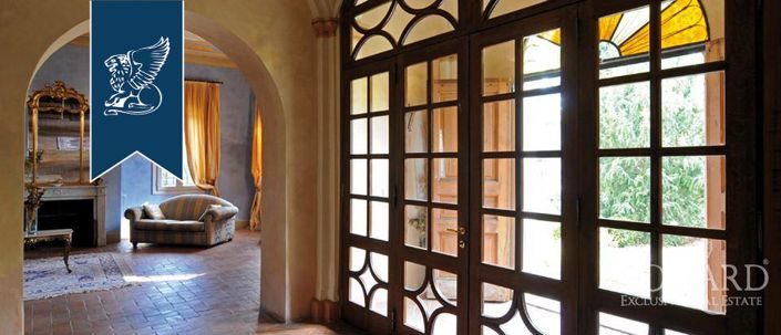 Image No.10-10 Bed Villa for sale