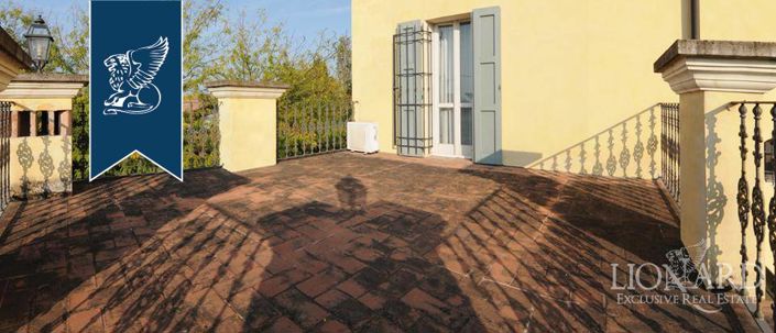 Image No.7-10 Bed Villa for sale