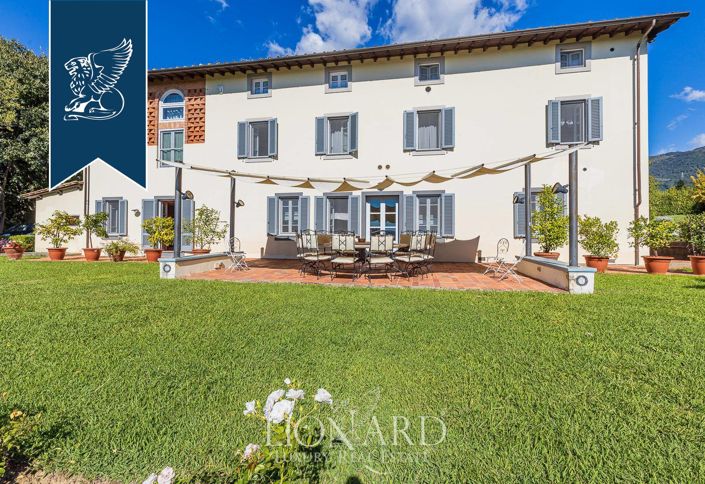 Image No.10-8 Bed Villa for sale