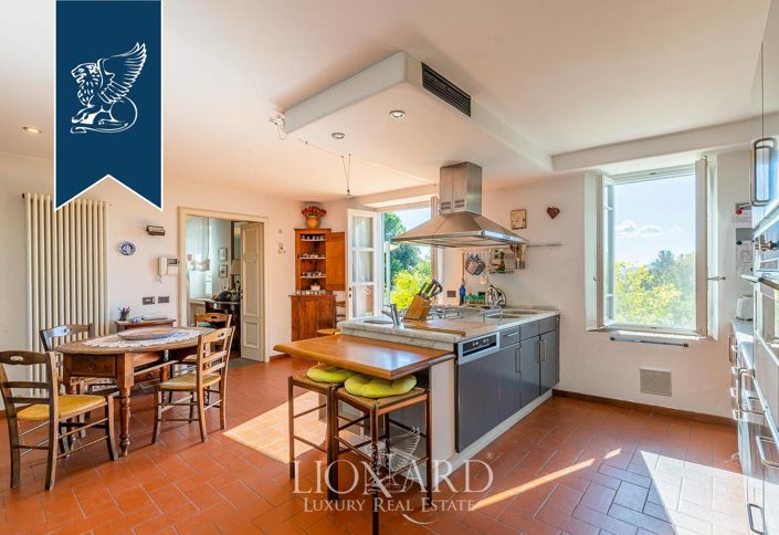 Image No.66-8 Bed Villa for sale