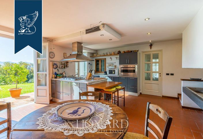 Image No.67-8 Bed Villa for sale