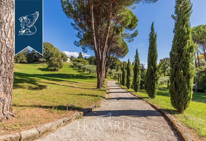 Image No.71-8 Bed Villa for sale