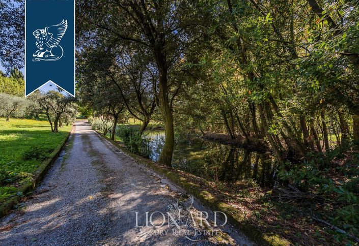 Image No.72-8 Bed Villa for sale