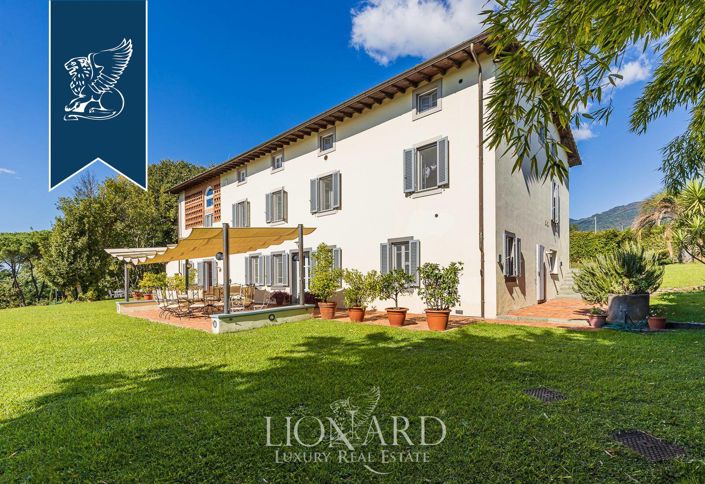 Image No.8-8 Bed Villa for sale