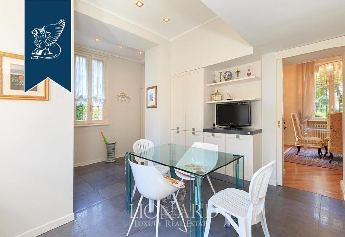 Image No.42-8 Bed Villa for sale