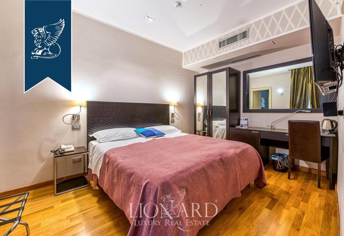 Image No.10-Un hôtel de 12 chambres à vendre à Naples