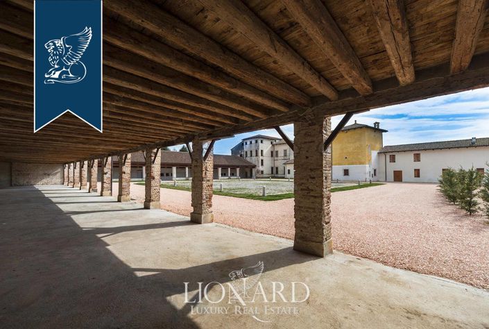 Image No.17-8 Bed Villa for sale