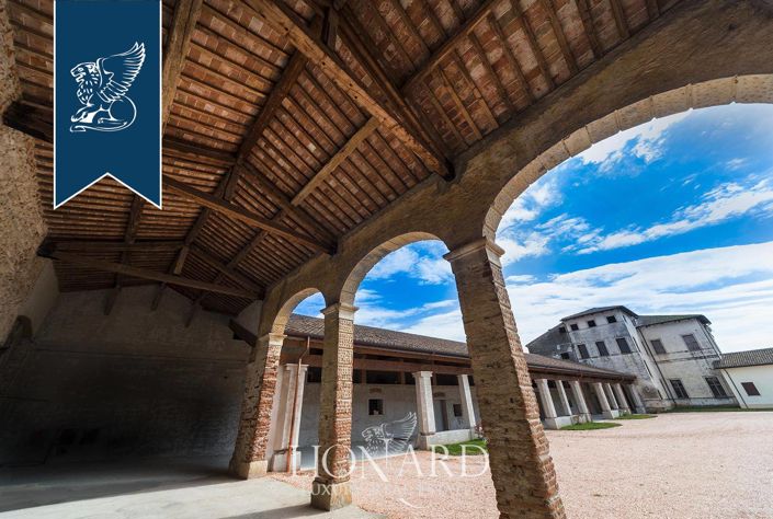 Image No.19-8 Bed Villa for sale