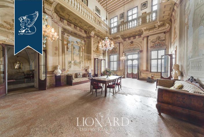 Image No.26-8 Bed Villa for sale