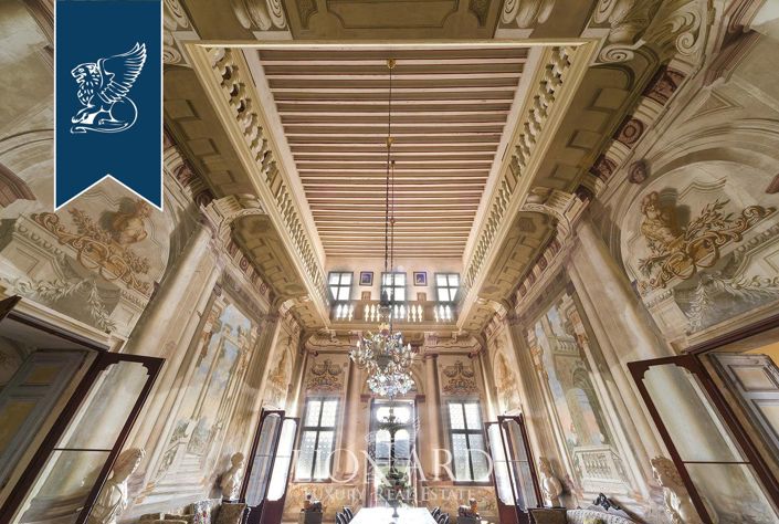 Image No.42-8 Bed Villa for sale