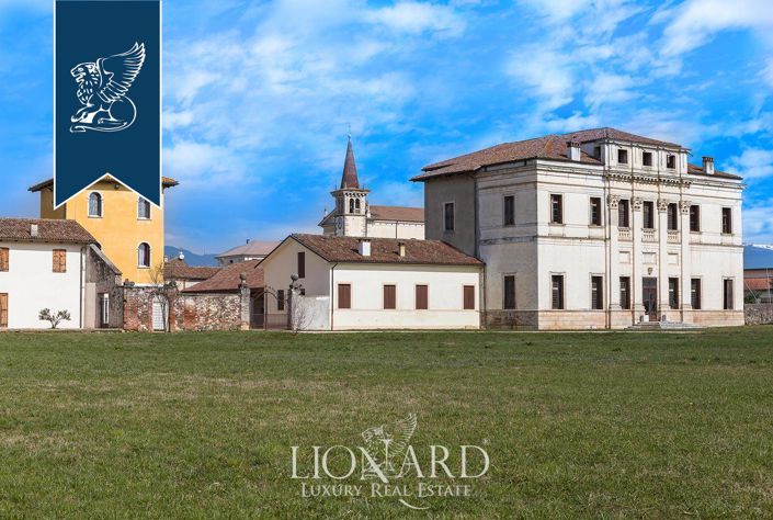 Image No.6-8 Bed Villa for sale