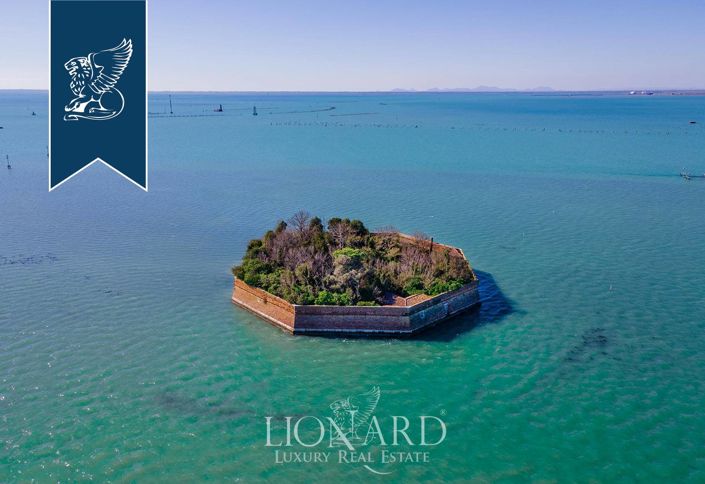 Image No.8-5 Bed Villa for sale