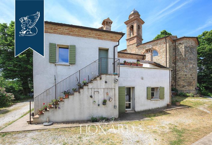 Image No.19-10 Bed Property for sale