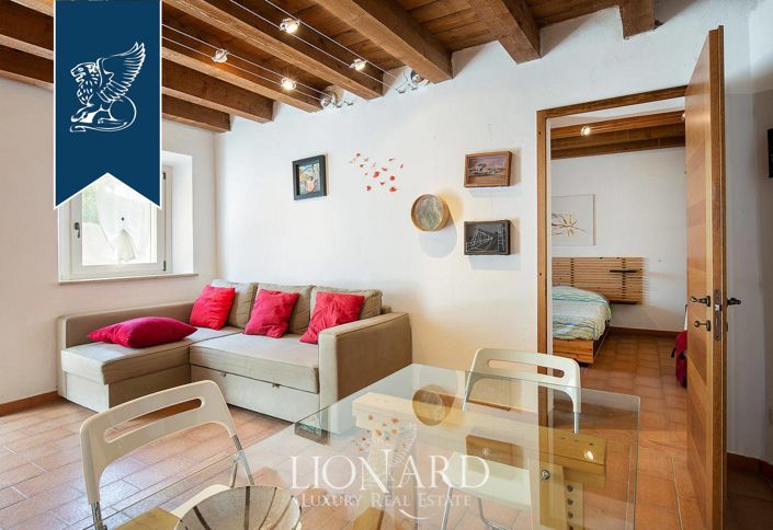 Image No.24-10 Bed Property for sale