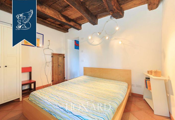 Image No.25-10 Bed Property for sale