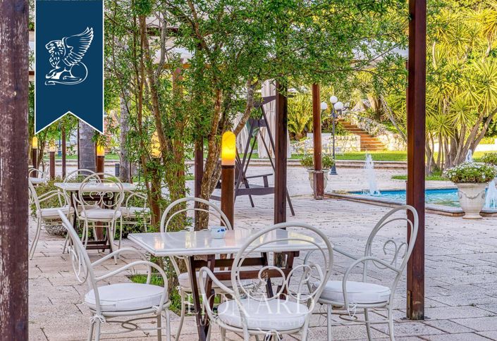 Image No.13-16 Bed Villa for sale