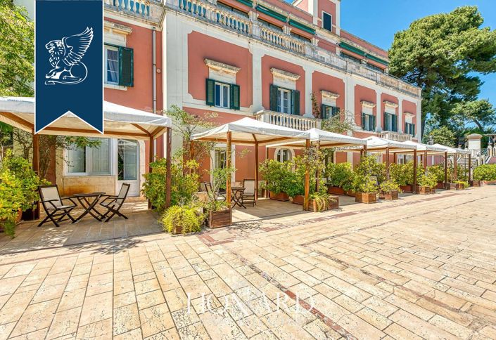 Image No.14-16 Bed Villa for sale