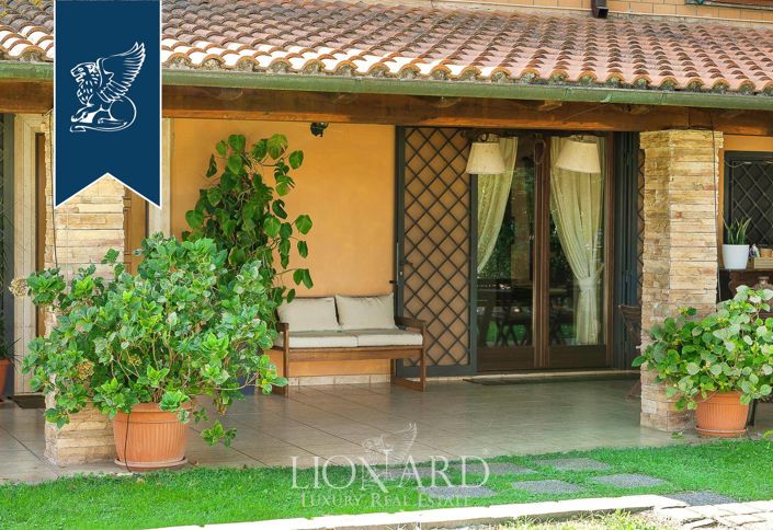 Image No.12-7 Bed Villa for sale