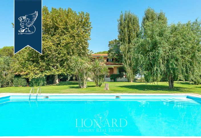 Image No.2-7 Bed Villa for sale