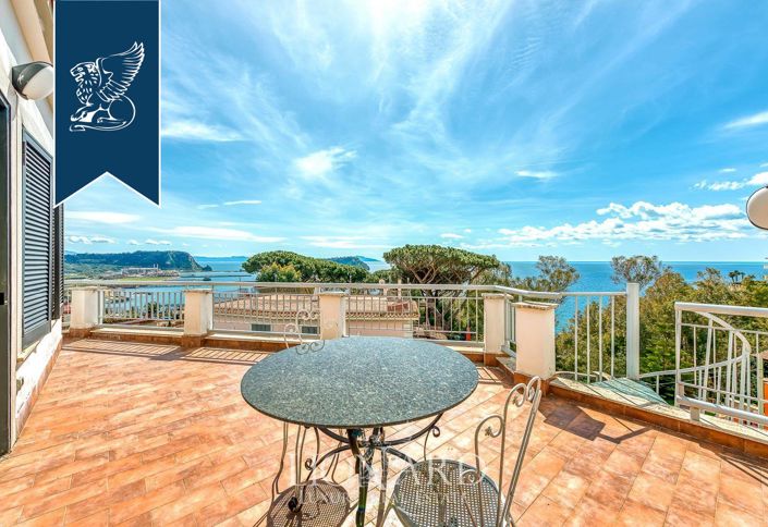 Image No.13-Villa de 8 chambres à vendre à Pozzuoli