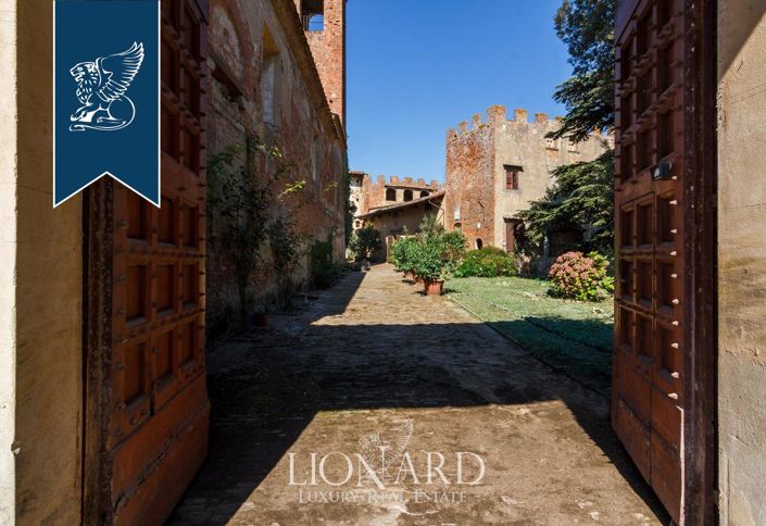 Image No.10-40 Bed Property for sale