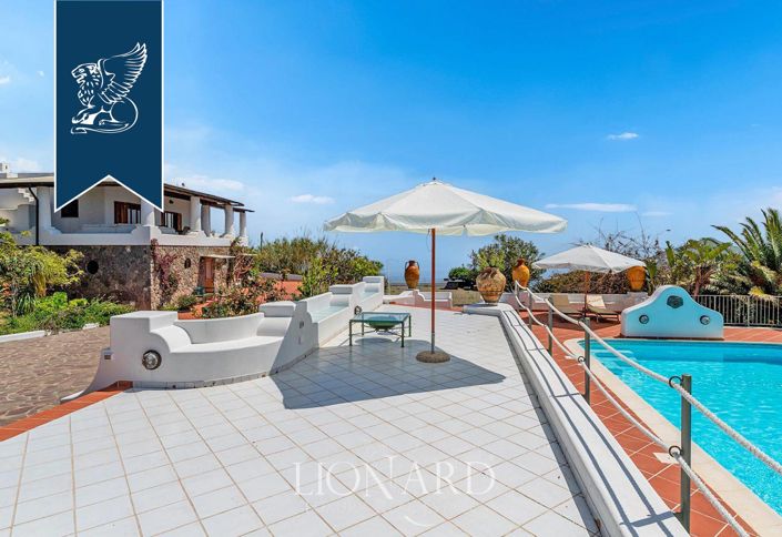 Image No.10-10 Bed Villa for sale