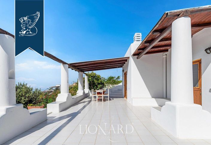 Image No.11-10 Bed Villa for sale