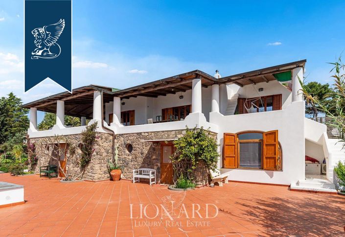 Image No.17-10 Bed Villa for sale