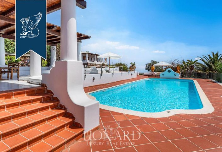 Image No.6-10 Bed Villa for sale