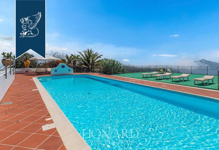 Image No.8-10 Bed Villa for sale