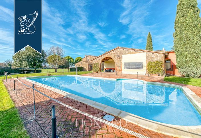 Image No.15-9 Bed Farmhouse for sale