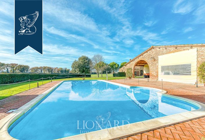 Image No.16-9 Bed Farmhouse for sale